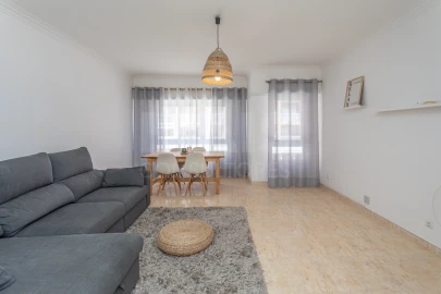 Apartamento T2 para Venda em Agualva e Mira-Sintra