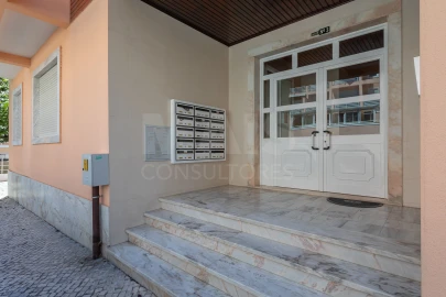 Apartamento T2 para Venda em Agualva e Mira-Sintra