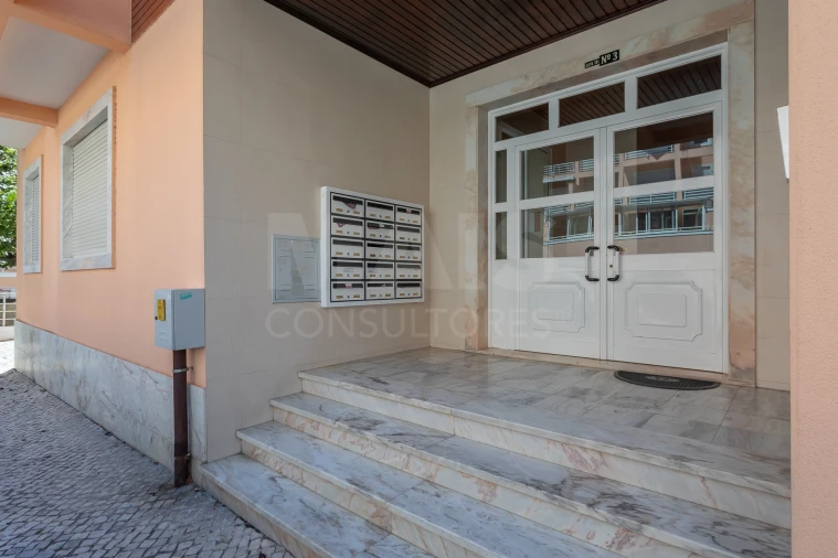 Apartamento T2 para Venda em Agualva e Mira-Sintra Foto 3