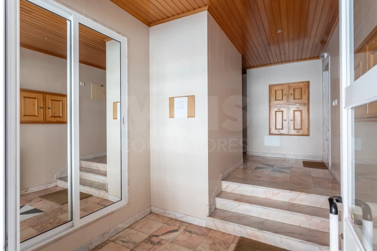 Apartamento T2 para Venda em Agualva e Mira-Sintra Foto 4