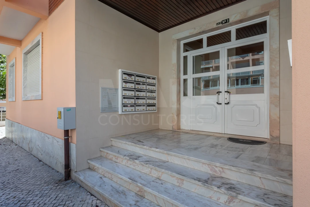 Apartamento T2 para Venda em Agualva e Mira-Sintra Foto 3