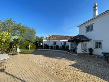 Moradia T6 para Venda em Albufeira e Olhos de Água