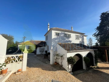 Moradia T6 para Venda em Albufeira e Olhos de Água