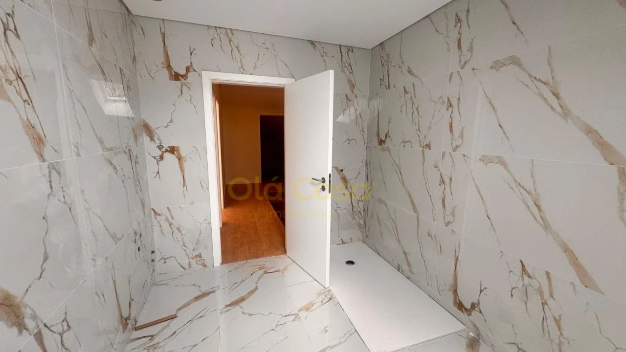 Moradia T2 para Venda em Vilar de Andorinho Foto 5