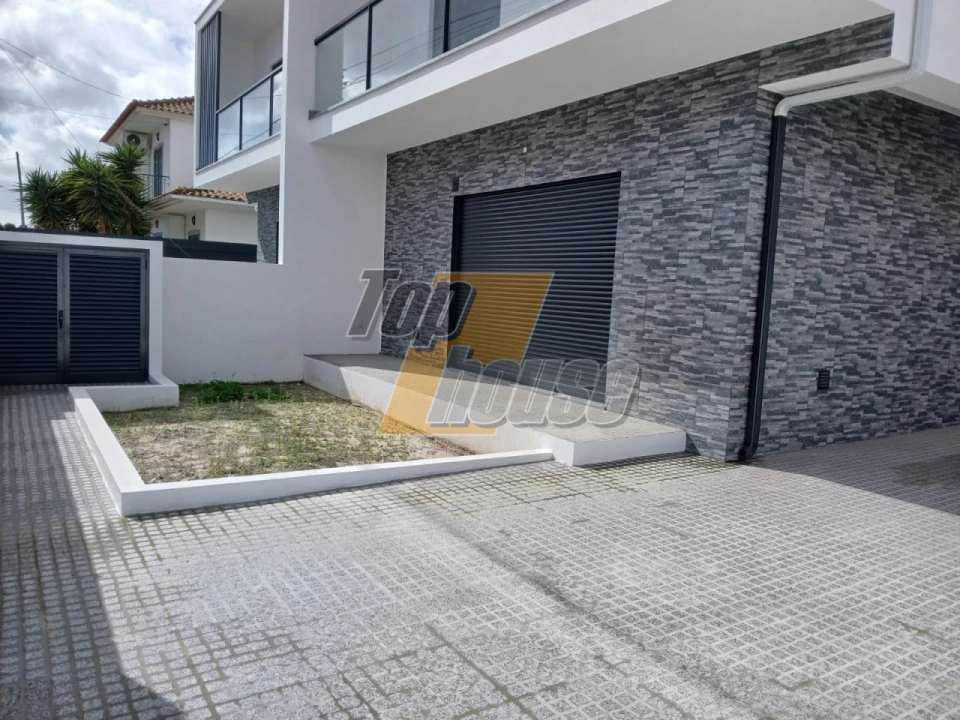 Moradia T3 para Venda em Fernao Ferro Foto 1