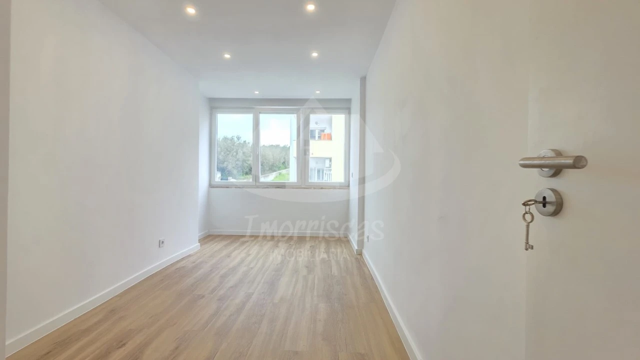 Apartamento T3 para Venda em Camarate, Unhos e Apelação Foto 8