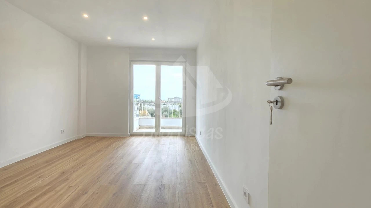 Apartamento T3 para Venda em Camarate, Unhos e Apelação Foto 11