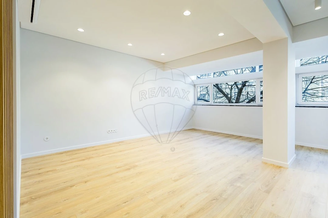Apartamento T3 para Venda em Alvalade Foto 11