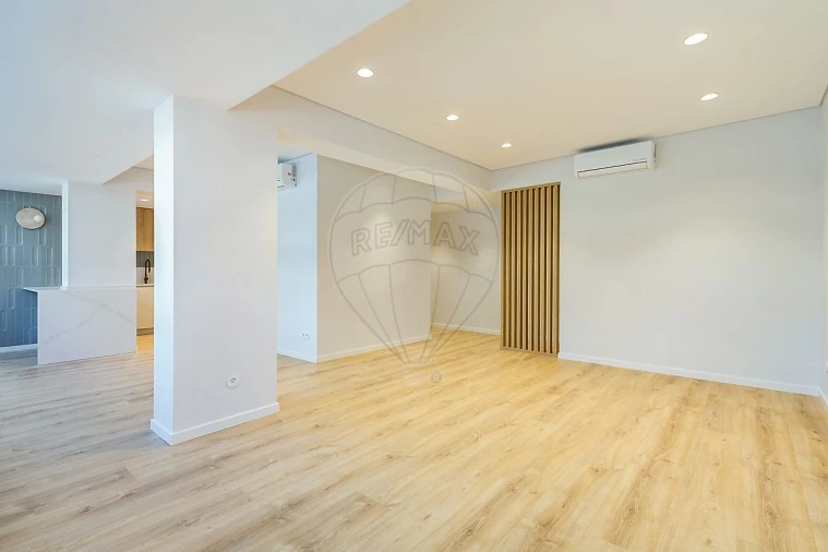 Apartamento T3 para Venda em Alvalade Foto 8