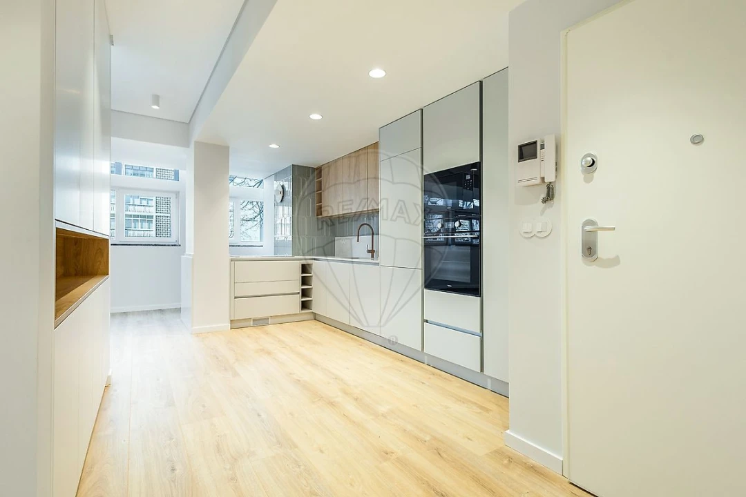 Apartamento T3 para Venda em Alvalade Foto 2