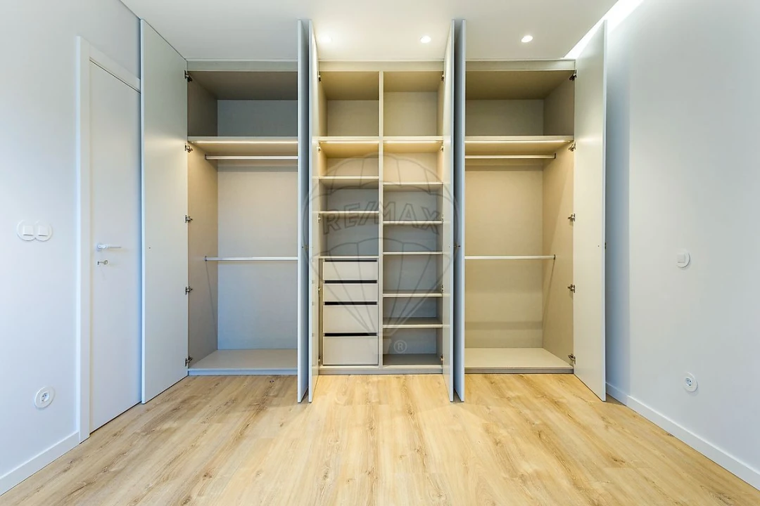 Apartamento T3 para Venda em Alvalade Foto 24