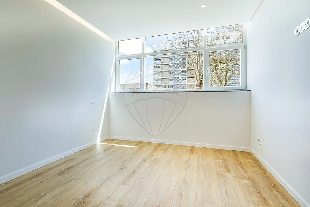 Apartamento T3 para Venda em Alvalade Foto 19