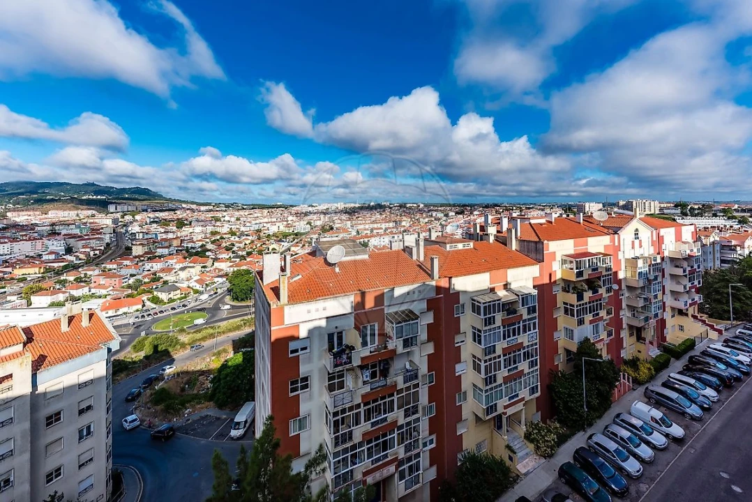 Apartamento T4 para Venda em Algueirão-Mem Martins Foto 13
