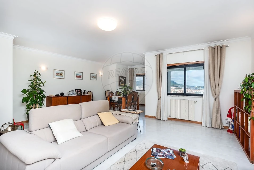 Apartamento T4 para Venda em Algueirão-Mem Martins Foto 30