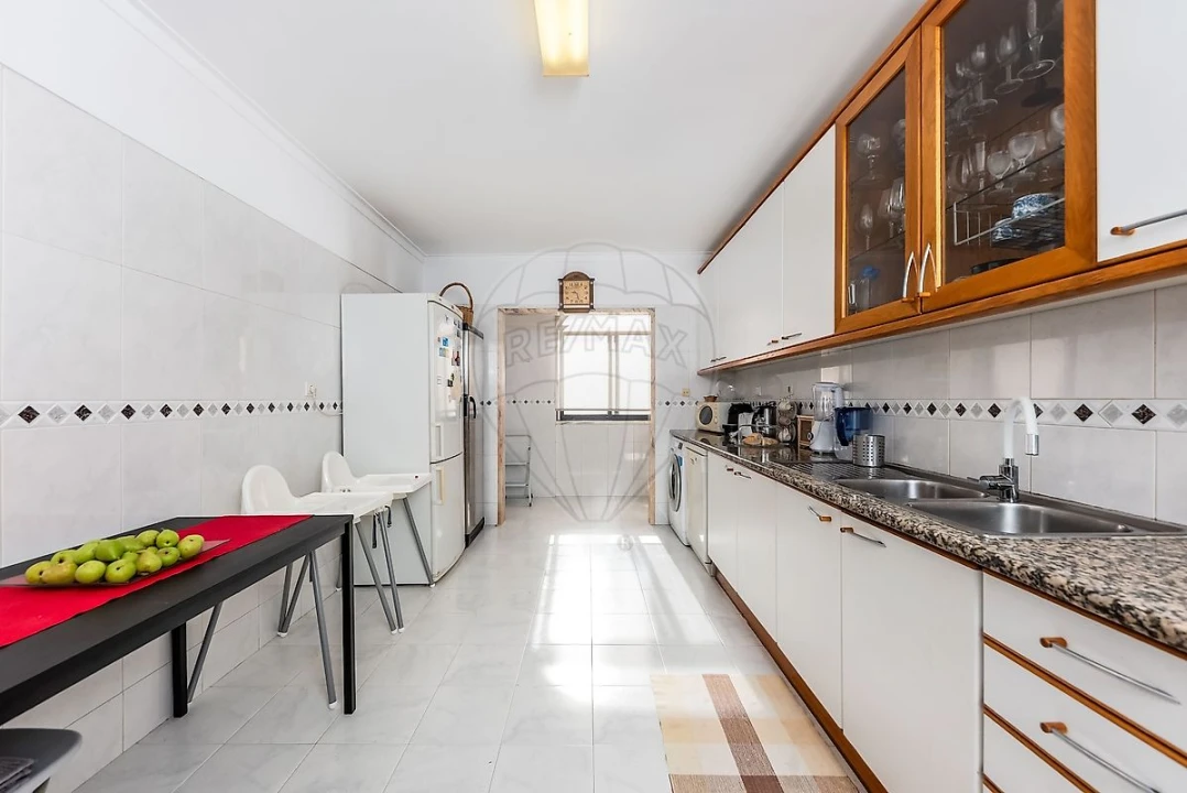 Apartamento T4 para Venda em Algueirão-Mem Martins Foto 1