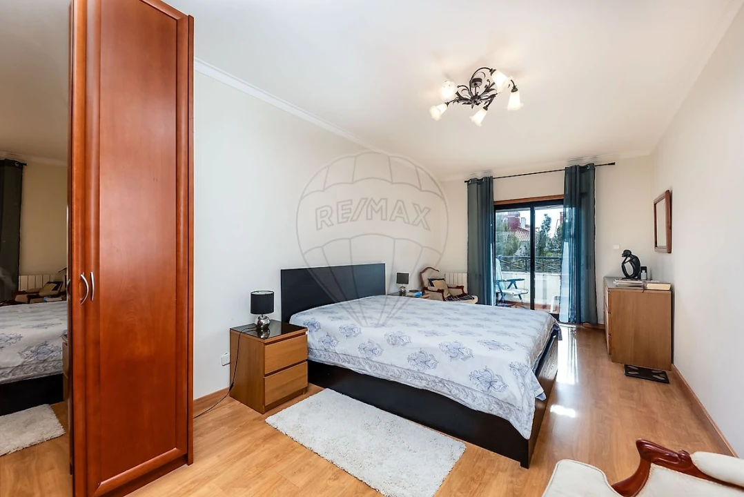Apartamento T4 para Venda em Algueirão-Mem Martins Foto 19