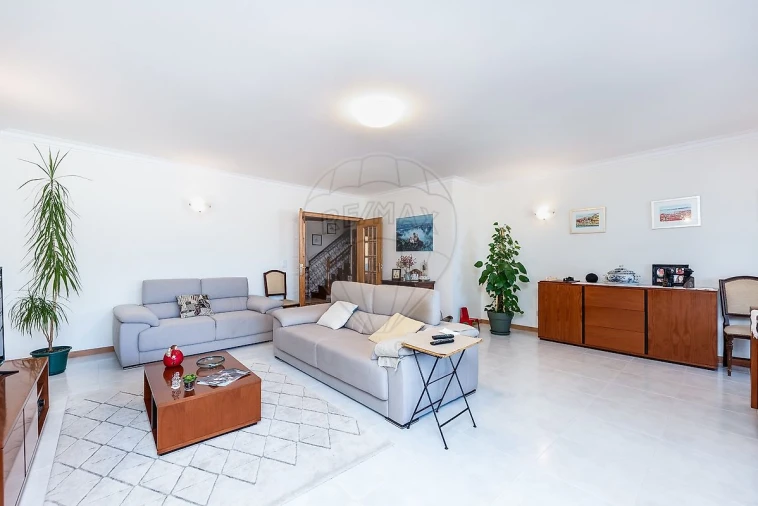 Apartamento T4 para Venda em Algueirão-Mem Martins Foto 37
