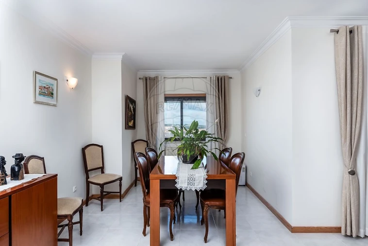 Apartamento T4 para Venda em Algueirão-Mem Martins Foto 38