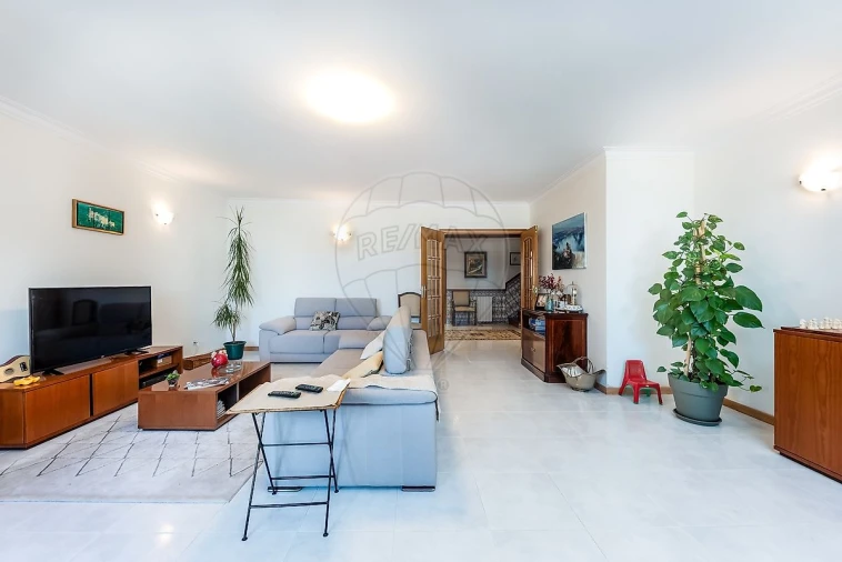 Apartamento T4 para Venda em Algueirão-Mem Martins Foto 35