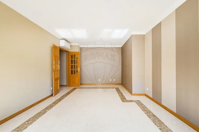 Apartamento T2 para Arrendamento em Odivelas