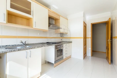 Apartamento T2 para Arrendamento em Odivelas