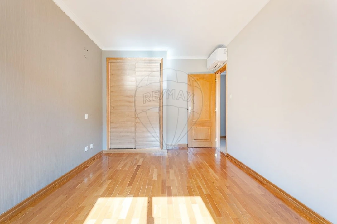 Apartamento T2 para Arrendamento em Odivelas Foto 8