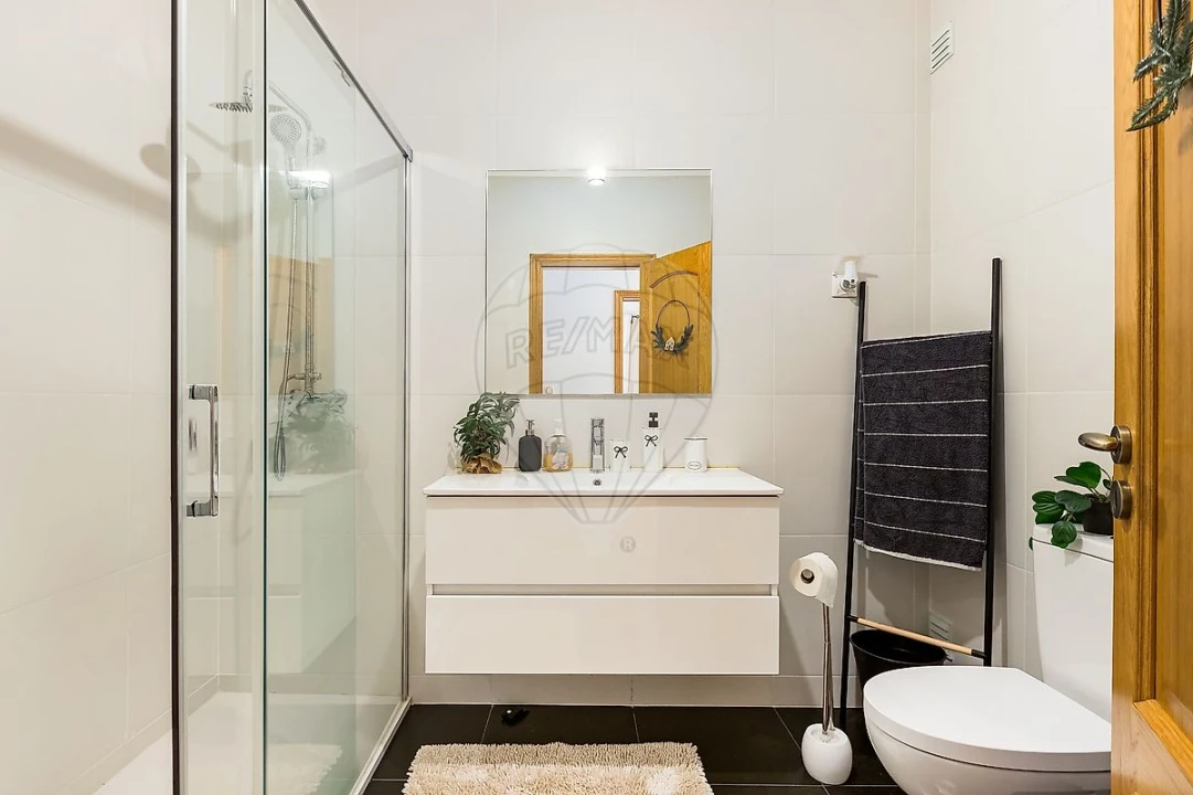 Apartamento T2 para Arrendamento em Santo António dos Cavaleiros e Frielas Foto 12