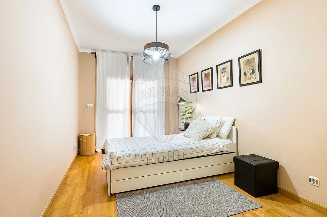 Apartamento T2 para Arrendamento em Santo António dos Cavaleiros e Frielas Foto 10