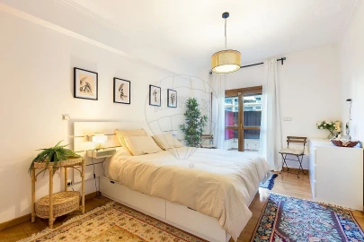 Apartamento T2 para Arrendamento em Santo António dos Cavaleiros e Frielas