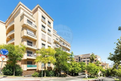 Apartamento T2 para Arrendamento em Santo António dos Cavaleiros e Frielas