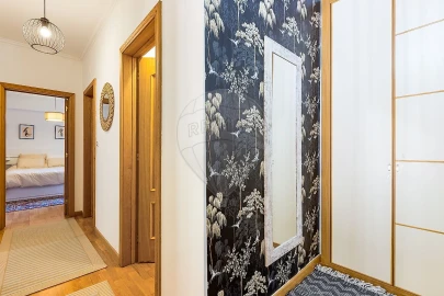 Apartamento T2 para Arrendamento em Santo António dos Cavaleiros e Frielas