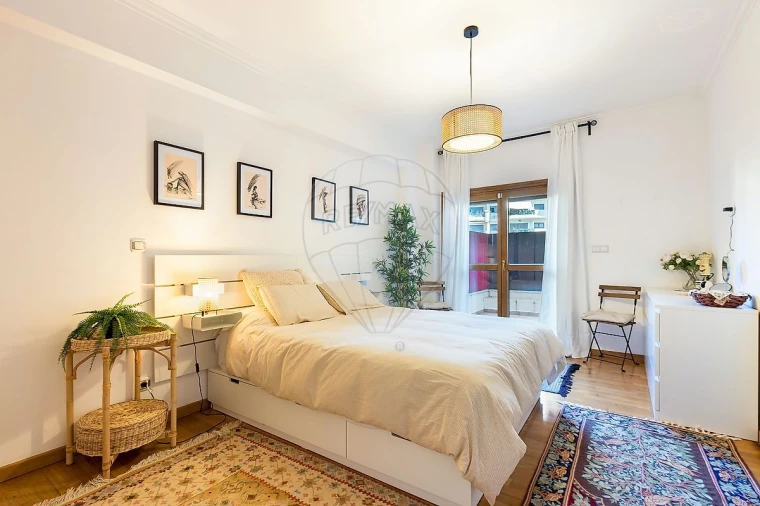 Apartamento T2 para Arrendamento em Santo António dos Cavaleiros e Frielas Foto 8