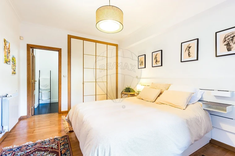 Apartamento T2 para Arrendamento em Santo António dos Cavaleiros e Frielas Foto 9