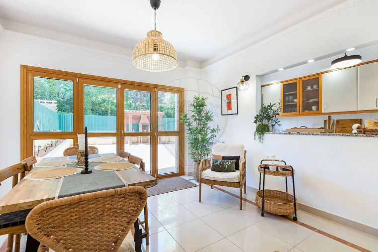Apartamento T2 para Arrendamento em Santo António dos Cavaleiros e Frielas Foto 4