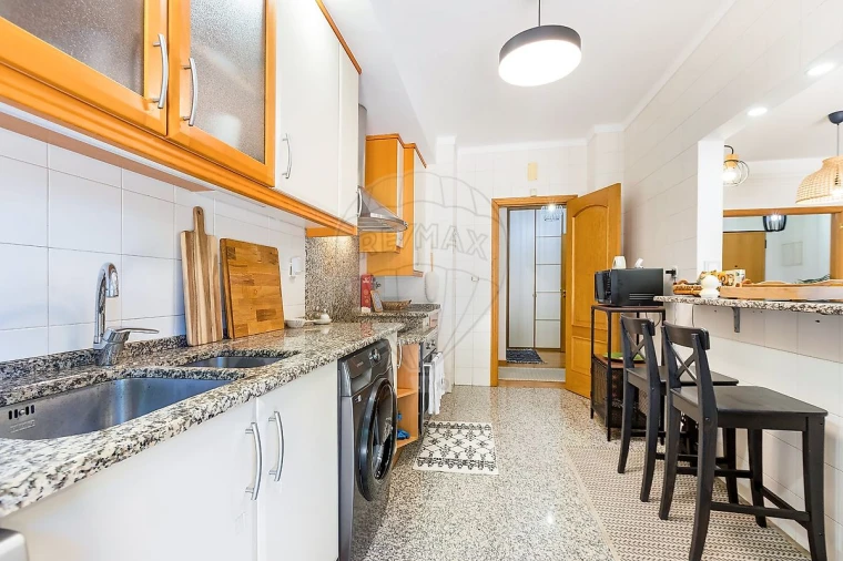 Apartamento T2 para Arrendamento em Santo António dos Cavaleiros e Frielas Foto 6