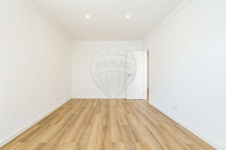 Apartamento T3 para Venda em Odivelas Foto 3