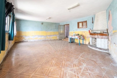 Moradia T5 para Venda em Santa Maria de Lamas