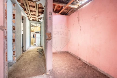 Moradia T5 para Venda em Santa Maria de Lamas