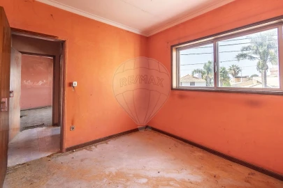 Moradia T5 para Venda em Santa Maria de Lamas