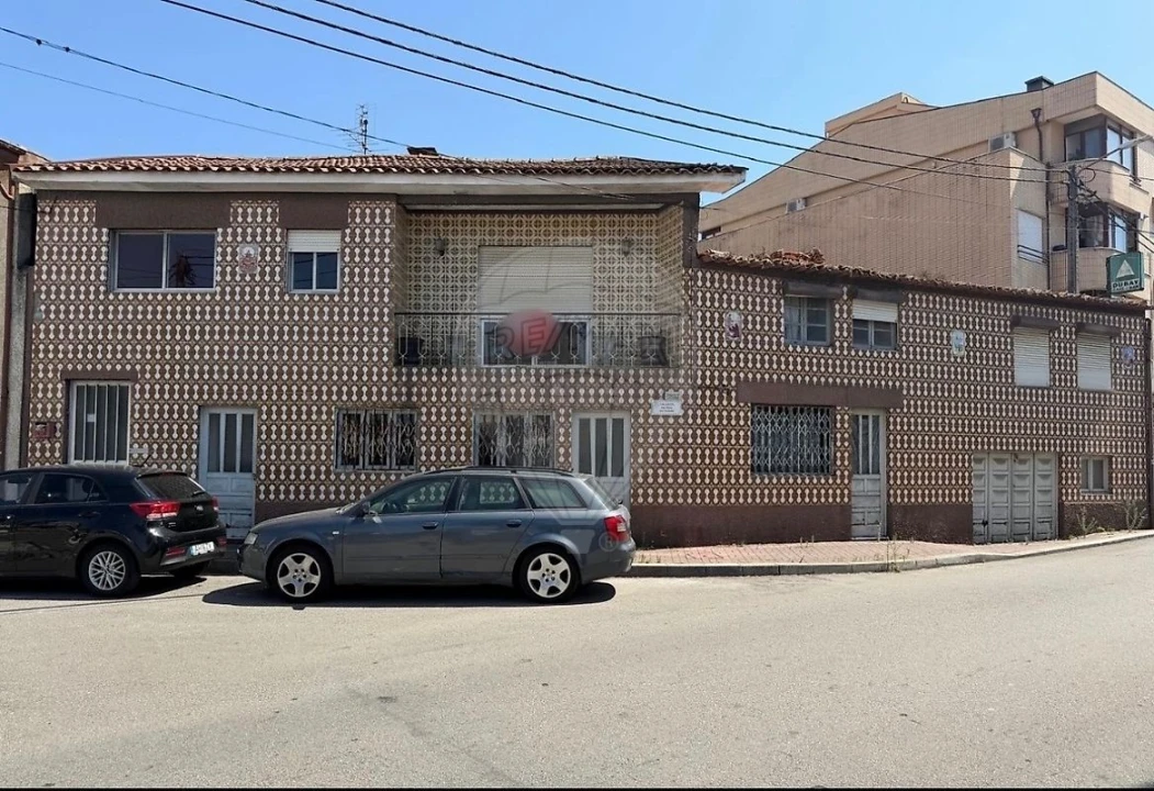Moradia T5 para Venda em Santa Maria de Lamas Foto 1