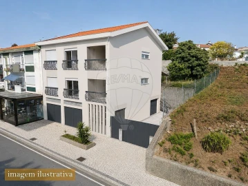 Moradia T4 para Venda em São João da Madeira