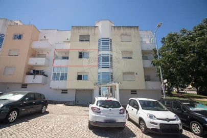 Apartamento T3 para Venda em Carregado e Cadafais