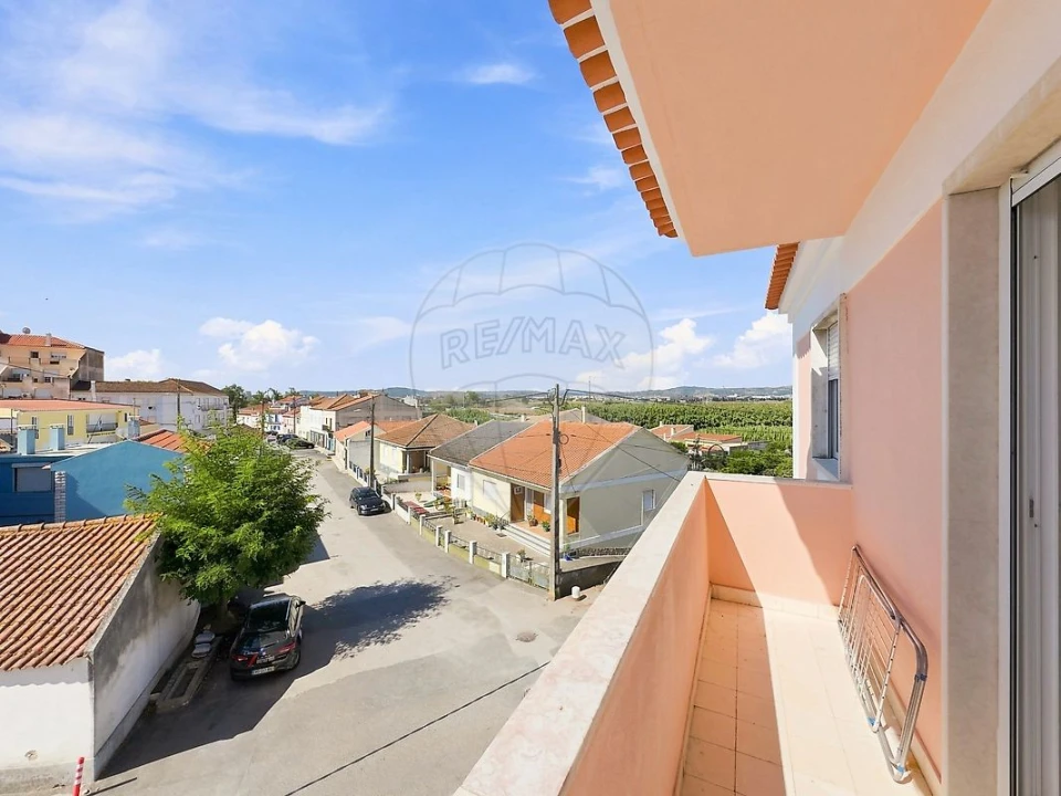 Apartamento T2 para Venda em Vila Nova da Rainha Foto 22