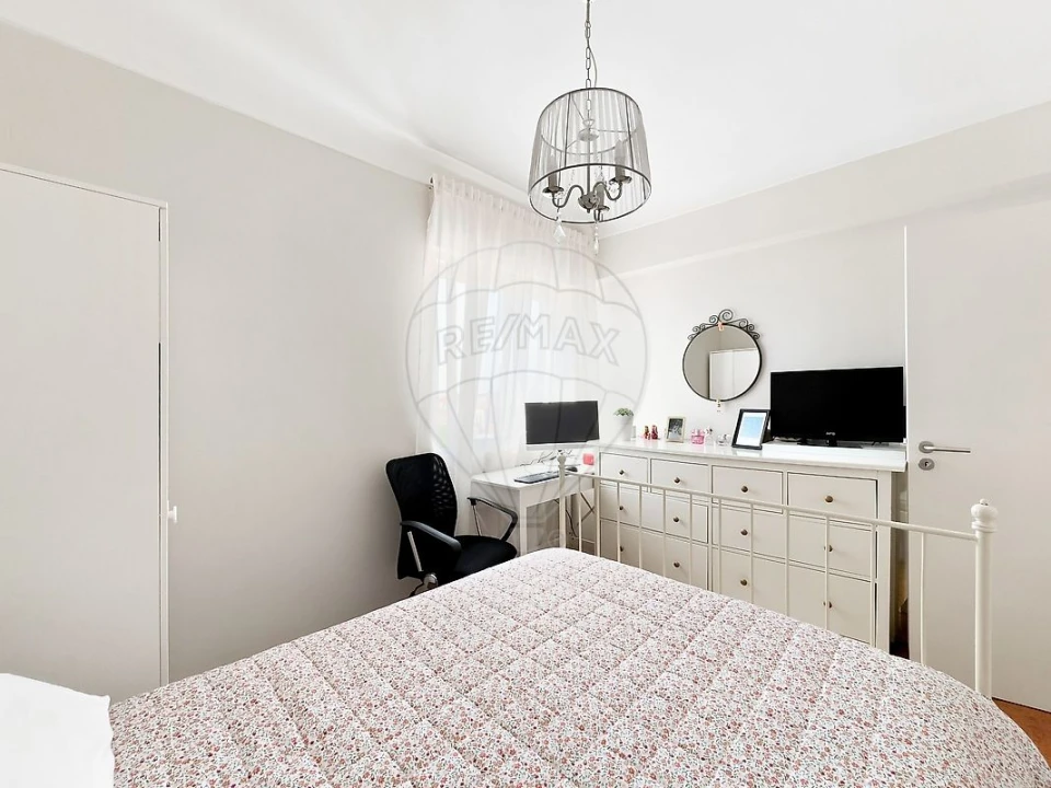 Apartamento T2 para Venda em Vila Nova da Rainha Foto 9