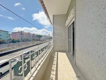 Moradia T4 para Venda em Algueirão-Mem Martins