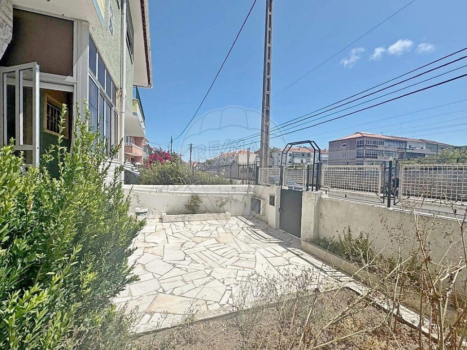 Moradia T4 para Venda em Algueirão-Mem Martins Foto 3