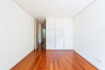 Moradia T4 para Venda em Água Longa