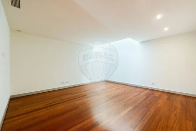 Moradia T4 para Venda em Água Longa