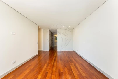 Moradia T4 para Venda em Água Longa