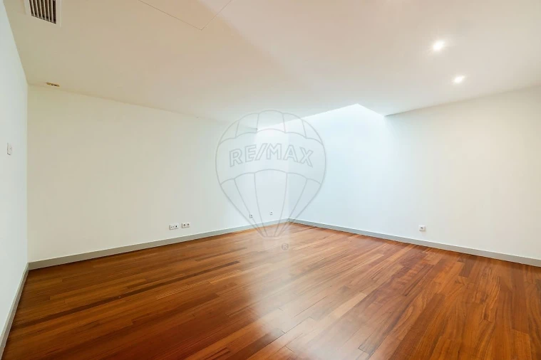 Moradia T4 para Venda em Água Longa Foto 11